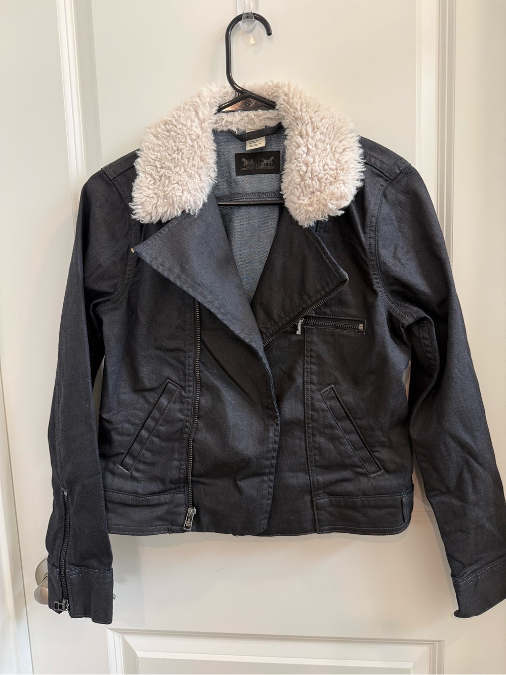 Levi's Black Jacket with Cream Faux-Shearling Collar